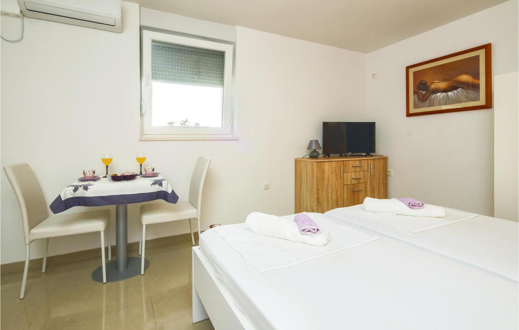 Nice Apartment In Mali Rat With Wifi Sumpetar 외부 사진