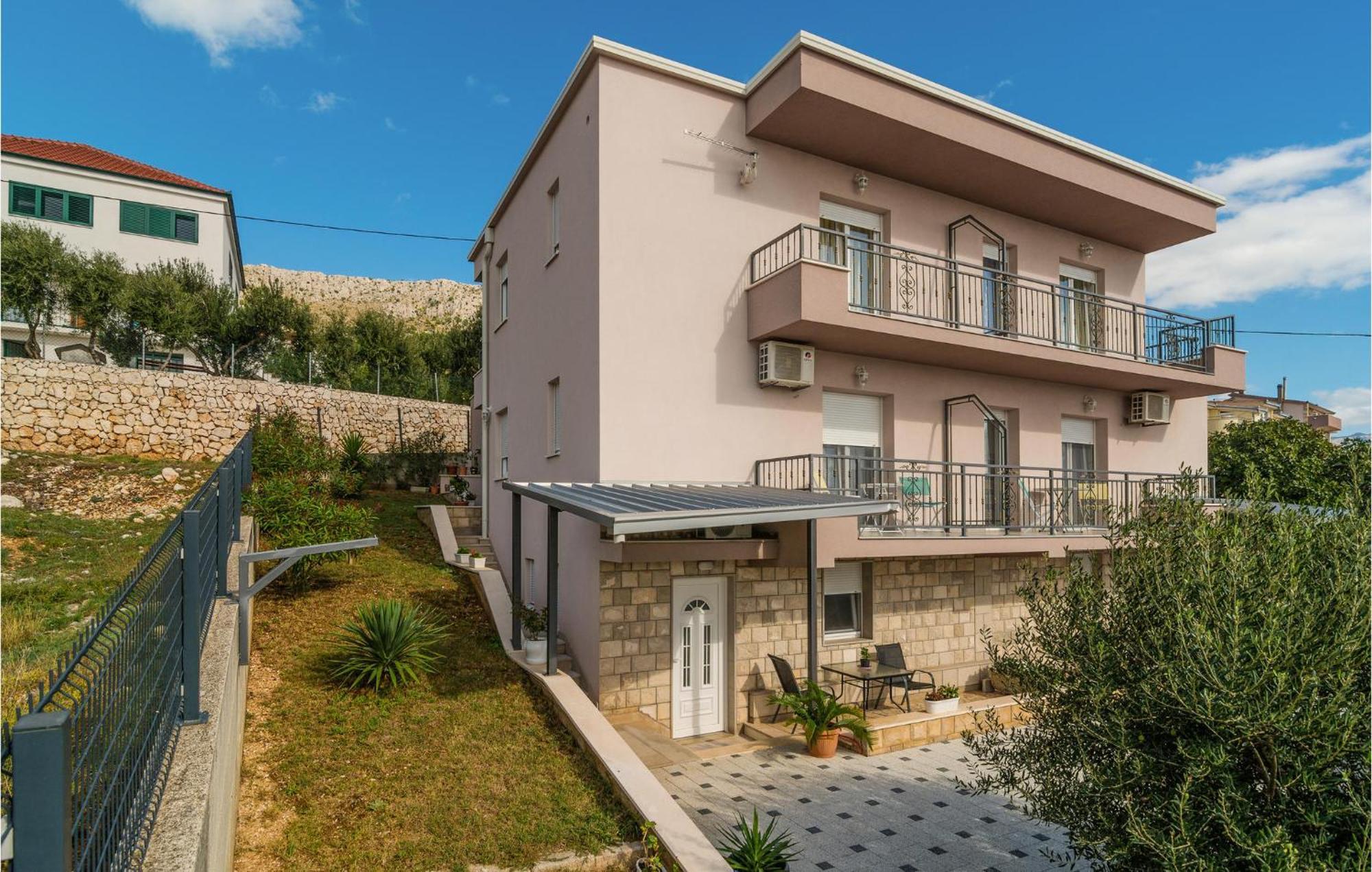 Nice Apartment In Mali Rat With Wifi Sumpetar 외부 사진